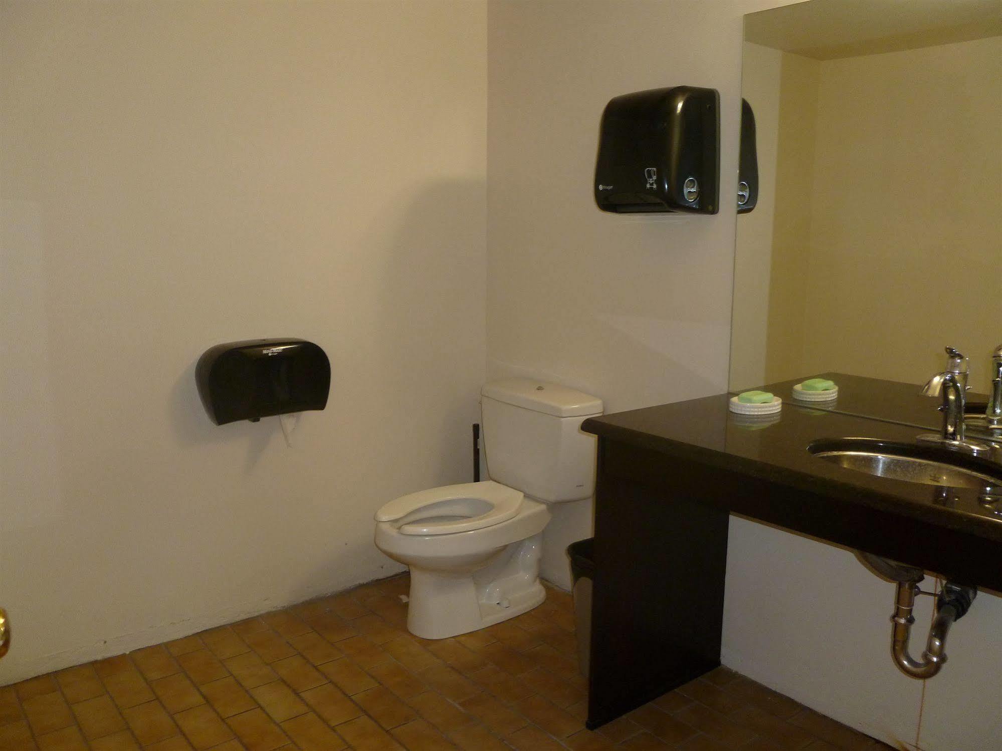 Vernon Hostel *