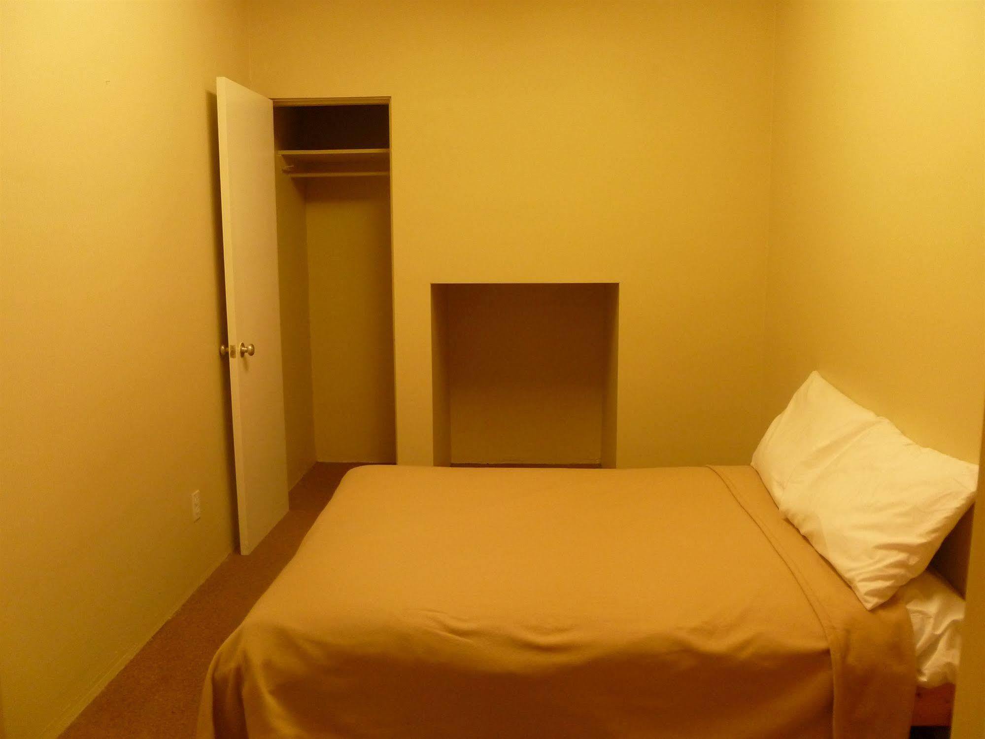 Vernon Hostel *